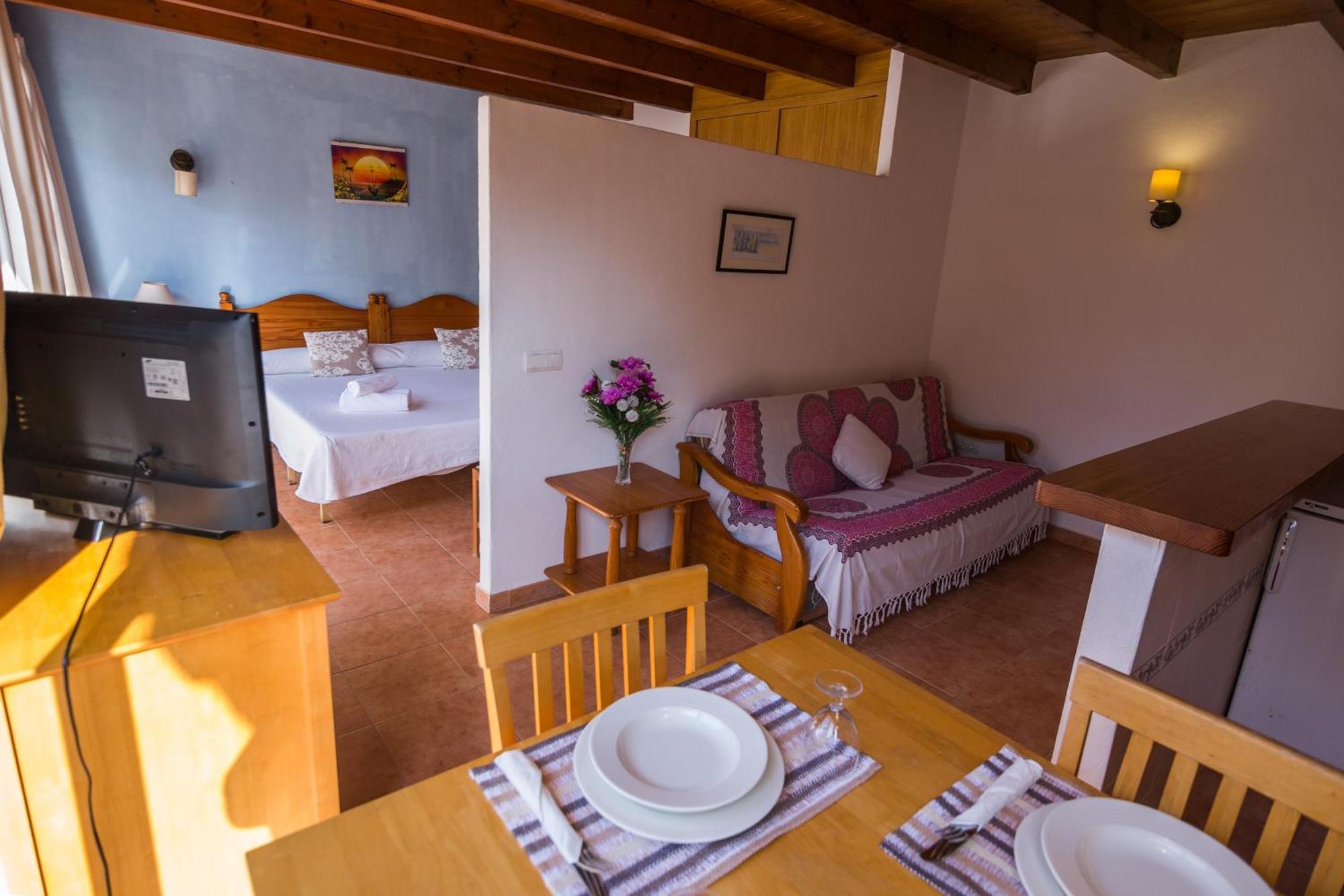 Hostal Cala Boix Es Canar  Ngoại thất bức ảnh