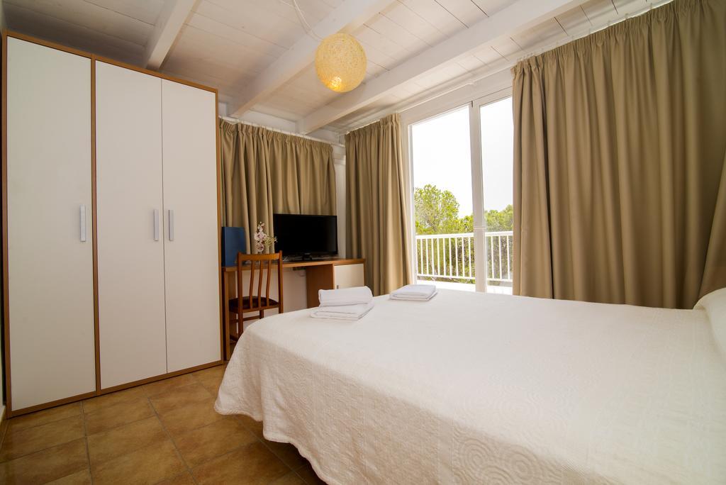 Hostal Cala Boix Es Canar  Ngoại thất bức ảnh