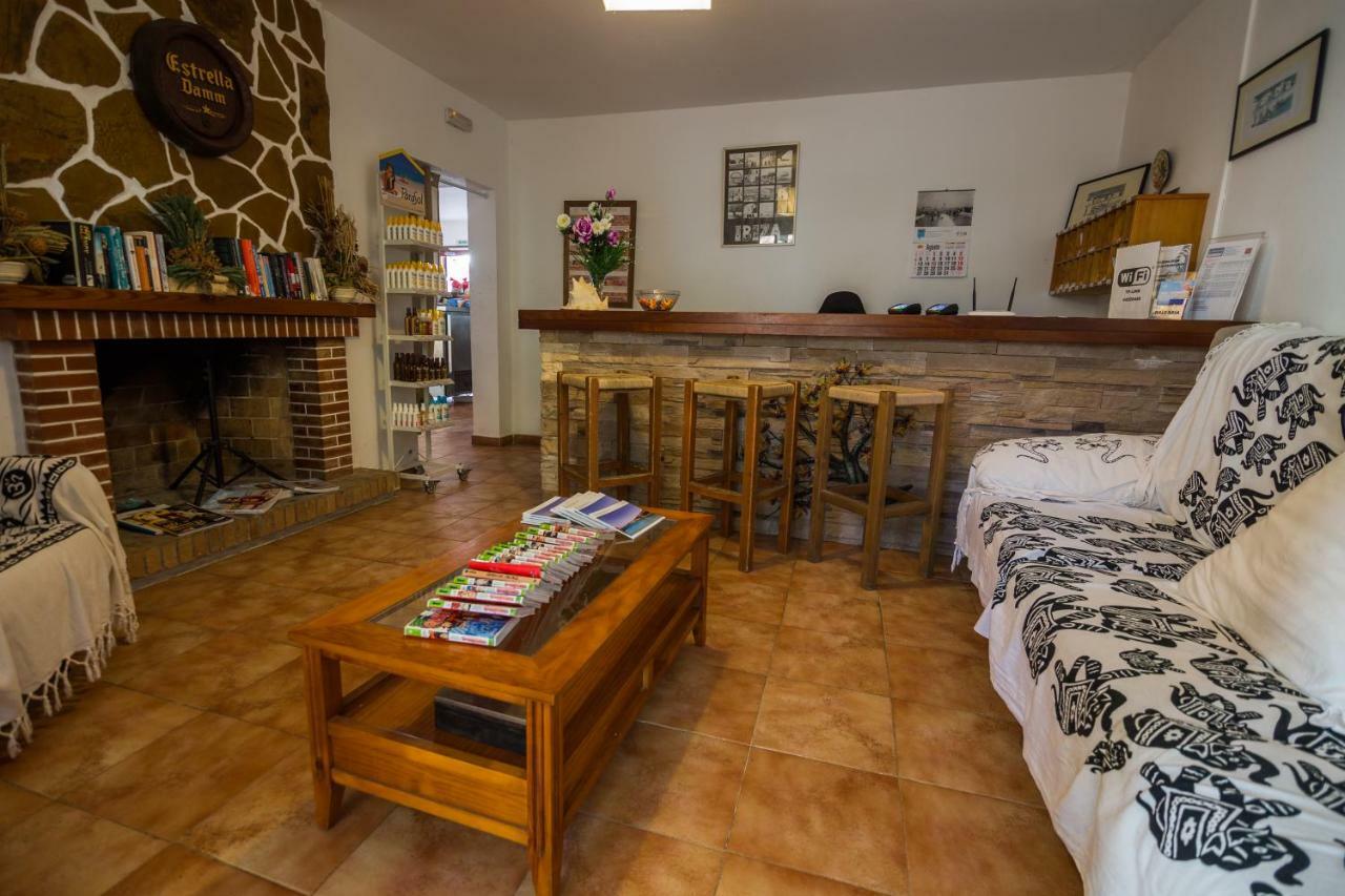 Hostal Cala Boix Es Canar  Ngoại thất bức ảnh